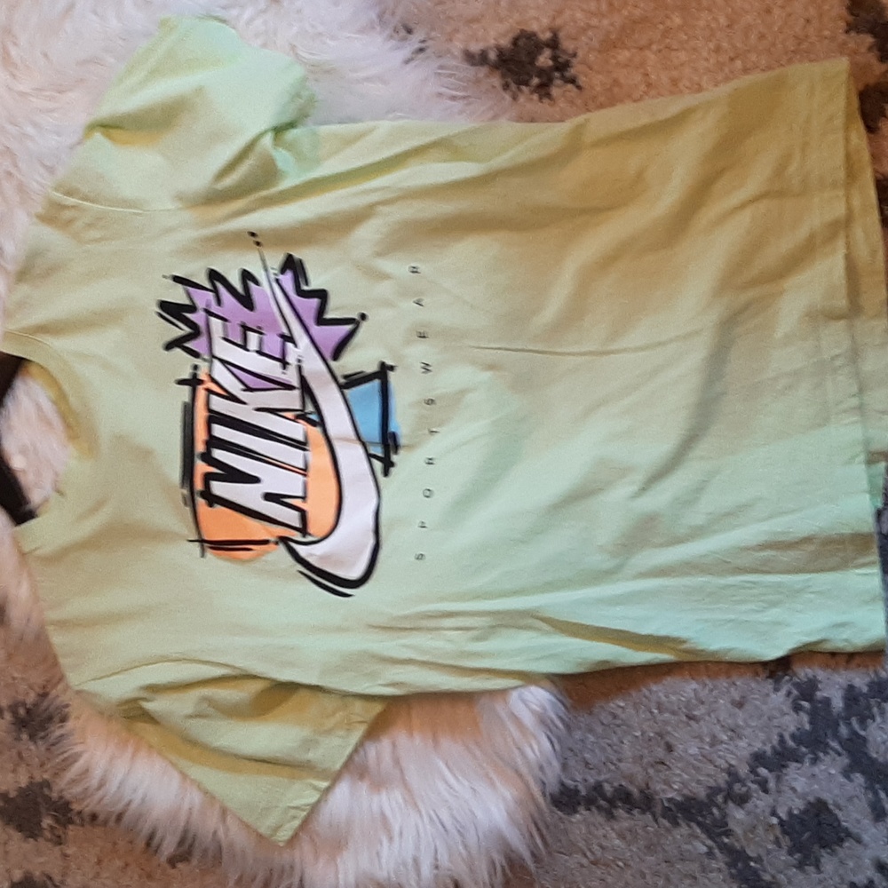Nike T shirt. Mens Small